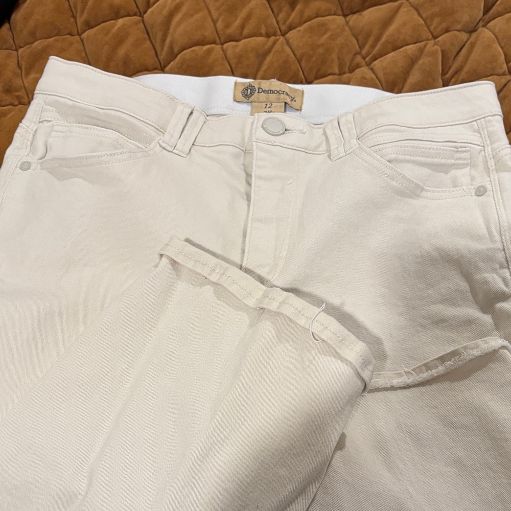 Democracy Women’s Cream Straight Jeans